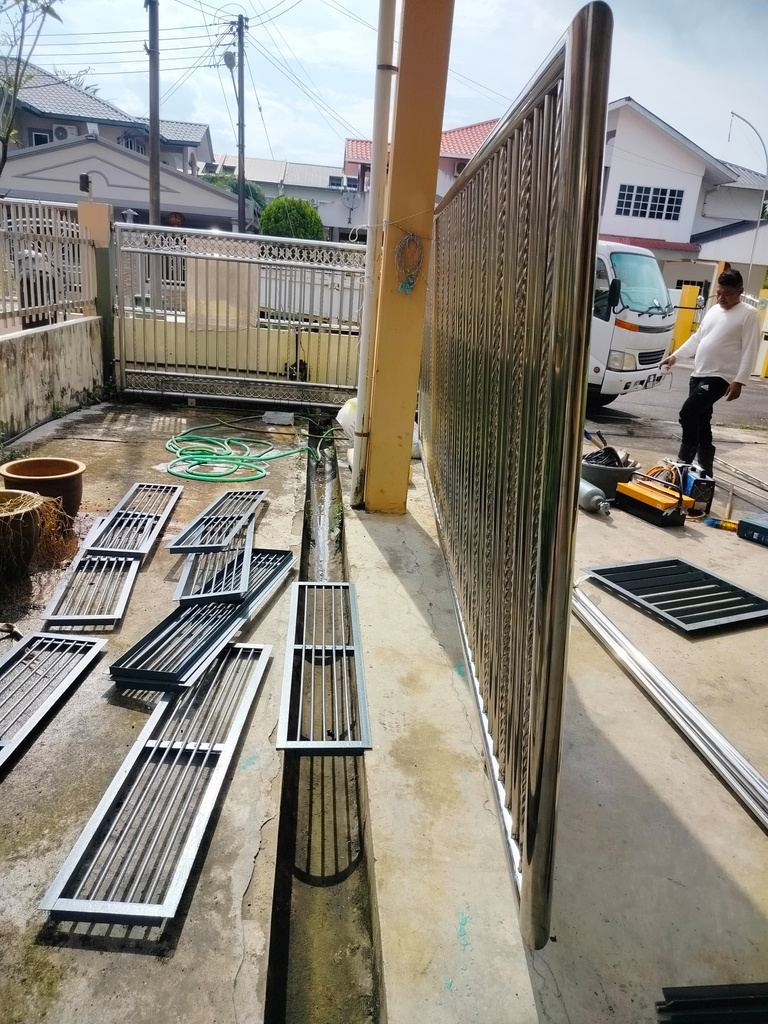 Mild steel gate fabrication