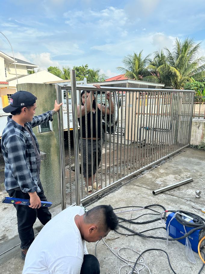 Stainless steel gate fabrication
