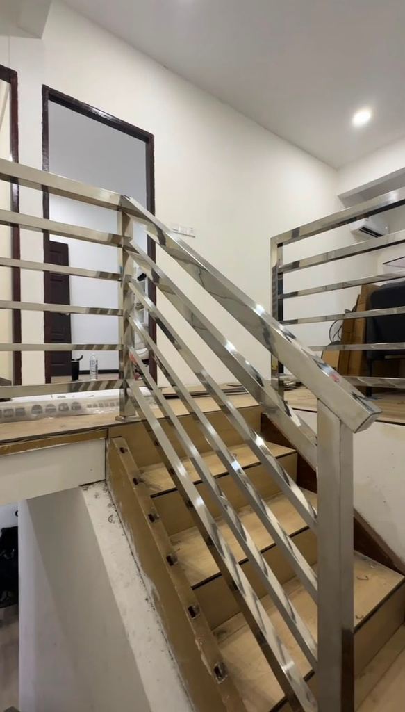 Stainless steel staircase railing
